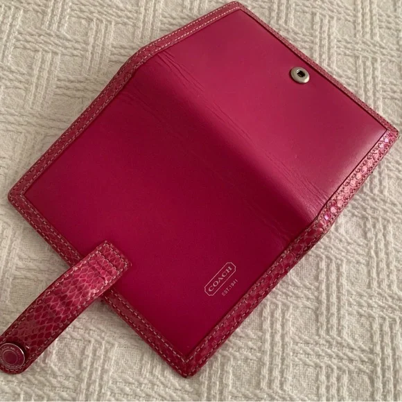 Coach wallet. Pink. Pre loved. - Picture 2 of 4